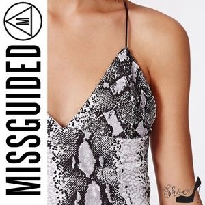 Missguided Tops - Missguided: Christa Snake Print Cross Back Bralet Missguided Tops - Missguided: Christa Snake Print Cross Back Bralet